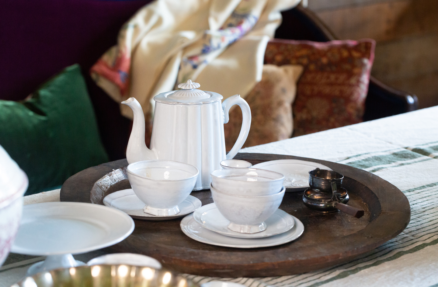 準備好杯盤下午茶隨時開始